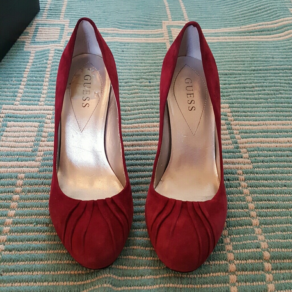 Guess Fushia Pumps
